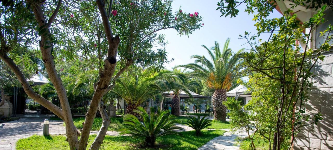 Hotel Lo Scoglio Porto Cesareo Exterior photo