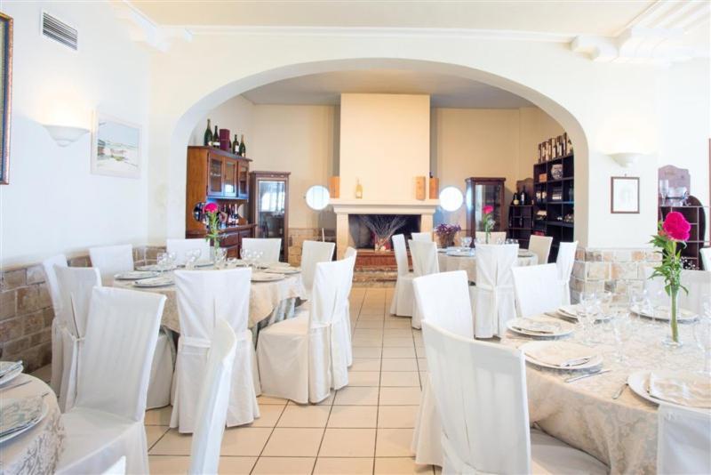 Hotel Lo Scoglio Porto Cesareo Exterior photo