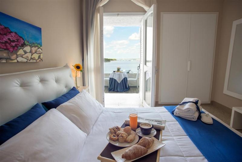 Hotel Lo Scoglio Porto Cesareo Exterior photo