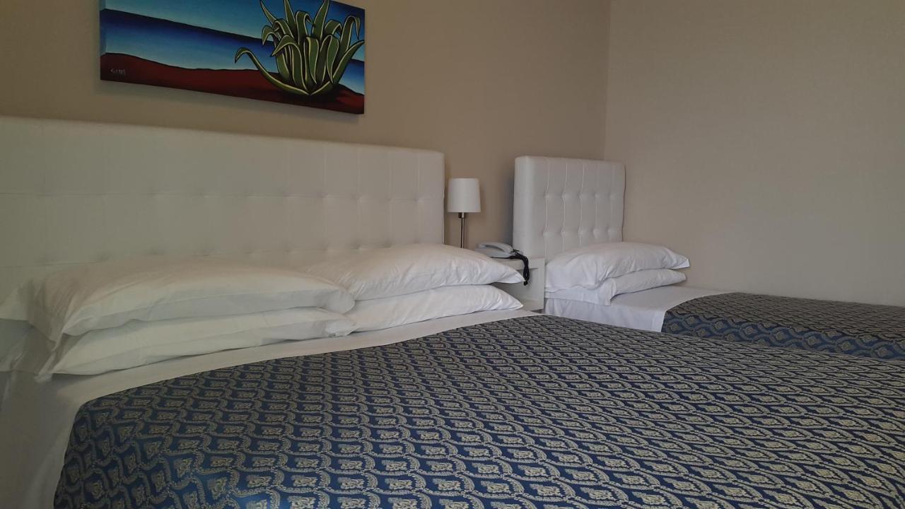 Hotel Lo Scoglio Porto Cesareo Exterior photo