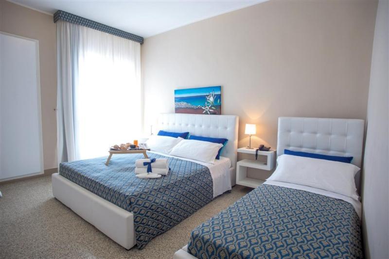 Hotel Lo Scoglio Porto Cesareo Exterior photo