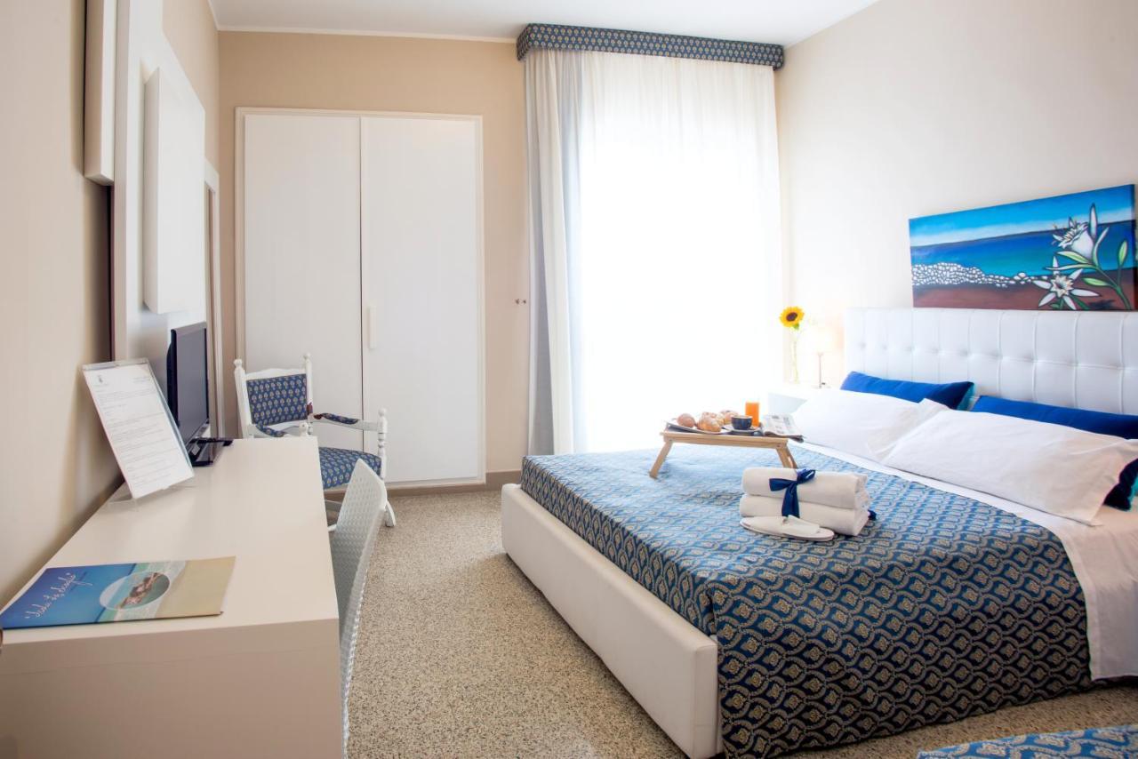 Hotel Lo Scoglio Porto Cesareo Exterior photo